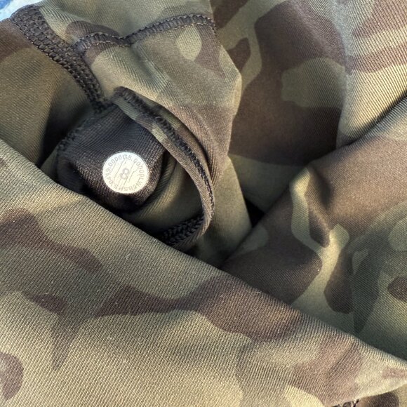 lululemon 25" Inseam High-Rise Leggings | Green Camo | Size 8 - Picture 6 of 6